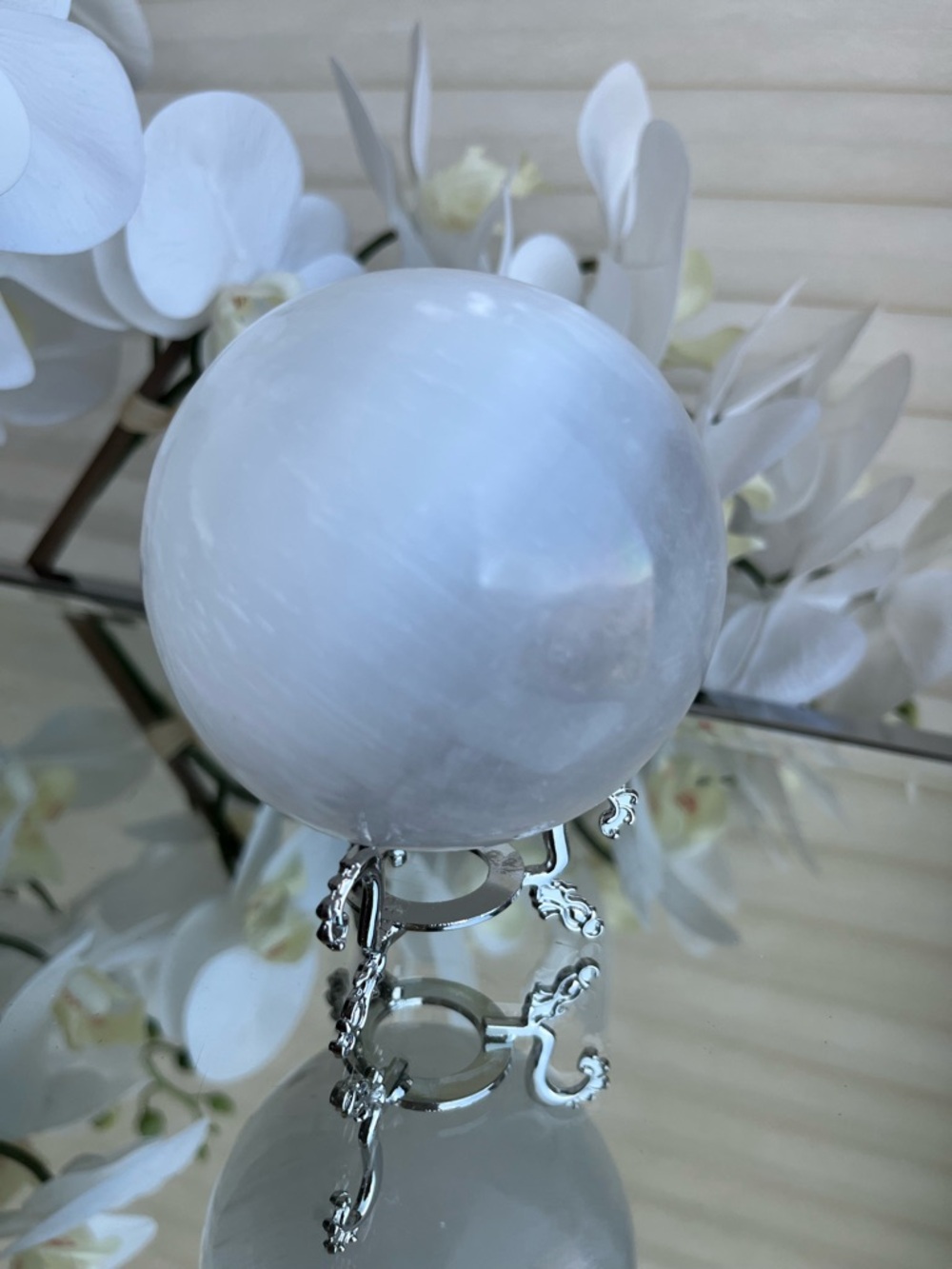 Selenite Sphere + Stand - Picture 3 of 7